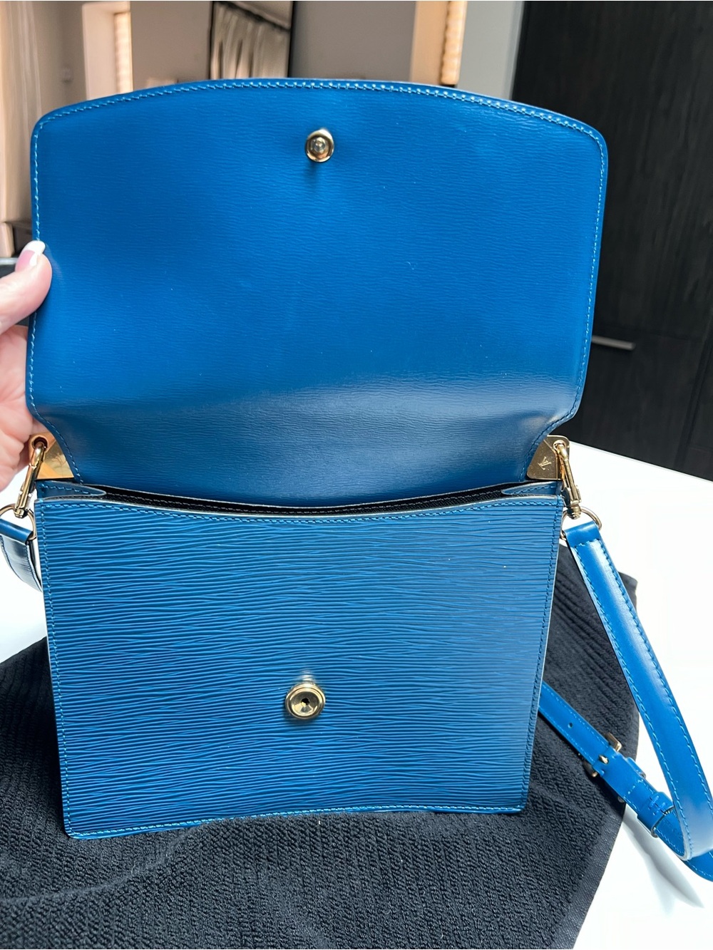 Louis Vuitton Blue Epi Leather Crossbody Bag Grenelle Collection - Picture 12 of 17